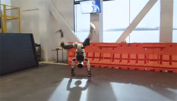 波士顿动力Atlas机器人超进化:会跳托马斯 动作完美复刻人类