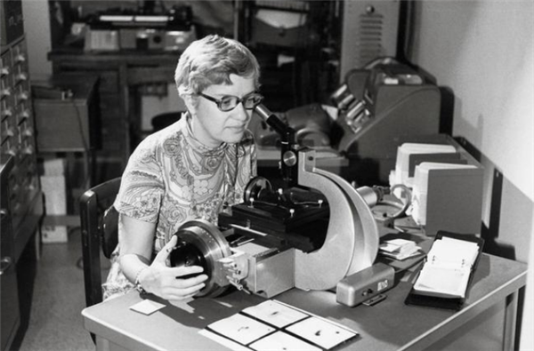 定了!英伟达将下一代AI芯片命名为Rubin:纪念发现暗物质先驱